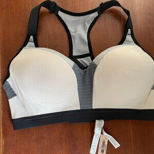 NWT Victoria’s Secret Sport Incredible Lightweight Max Bra Size 36C Black Strapp
